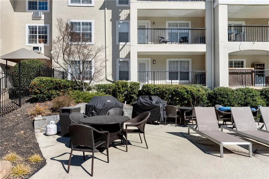 3655 Habersham Road Ne Unit 244b, Atlanta, Georgia 30305, 1 Bedroom Bedrooms, ,1 BathroomBathrooms,Residential,For Sale,3655 Habersham Road Ne Unit 244b,7574741