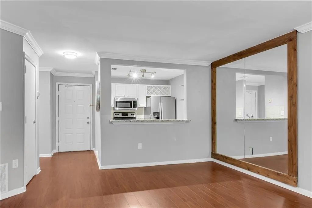 3655 Habersham Road Ne Unit 244b, Atlanta, Georgia 30305, 1 Bedroom Bedrooms, ,1 BathroomBathrooms,Residential,For Sale,3655 Habersham Road Ne Unit 244b,7574741