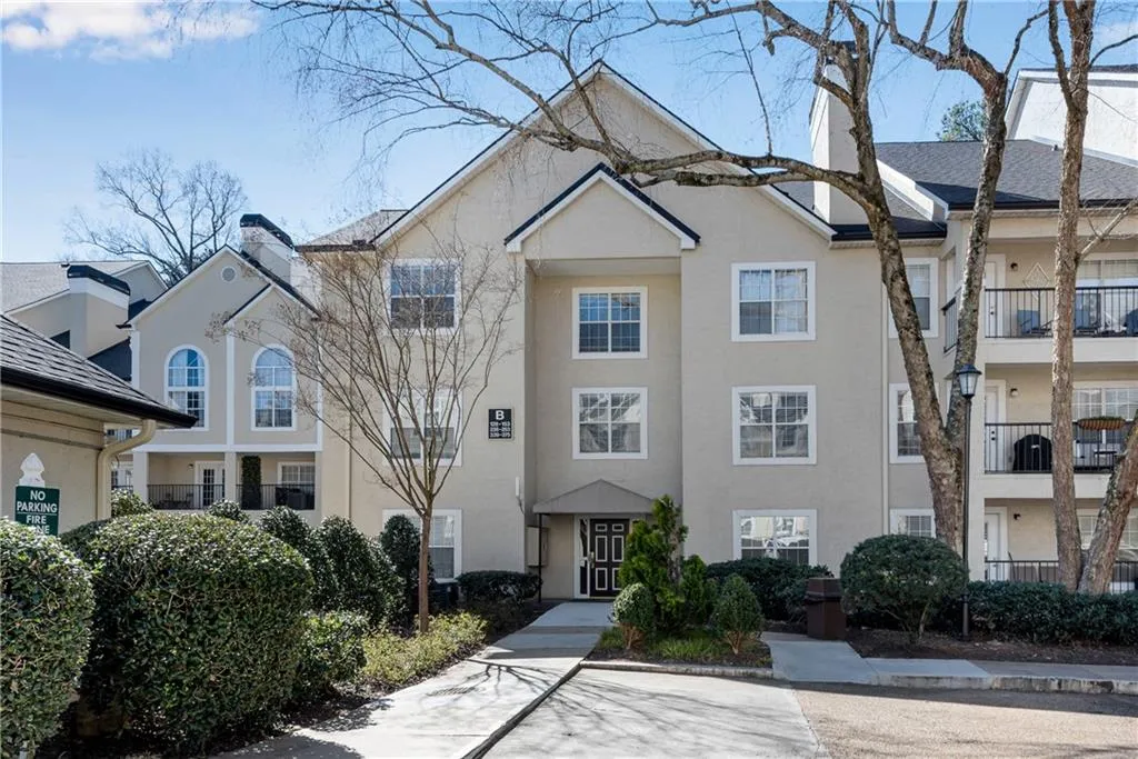 3655 Habersham Road Ne Unit 244b, Atlanta, Georgia 30305, 1 Bedroom Bedrooms, ,1 BathroomBathrooms,Residential,For Sale,3655 Habersham Road Ne Unit 244b,7574741
