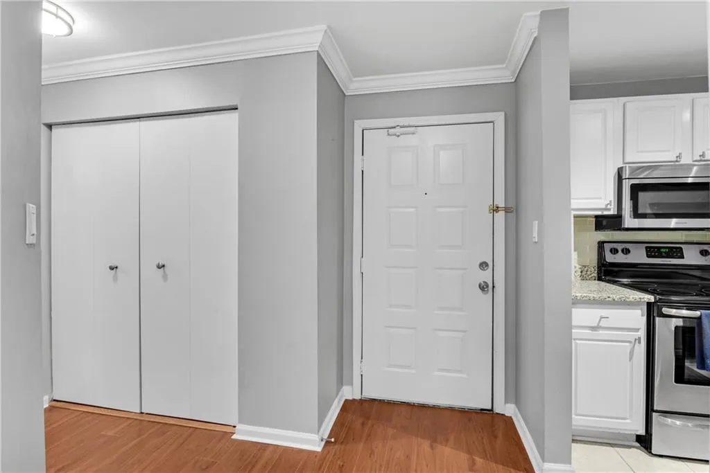 3655 Habersham Road Ne Unit 244b, Atlanta, Georgia 30305, 1 Bedroom Bedrooms, ,1 BathroomBathrooms,Residential,For Sale,3655 Habersham Road Ne Unit 244b,7574741
