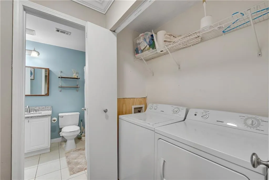 3655 Habersham Road Ne Unit 244b, Atlanta, Georgia 30305, 1 Bedroom Bedrooms, ,1 BathroomBathrooms,Residential,For Sale,3655 Habersham Road Ne Unit 244b,7574741