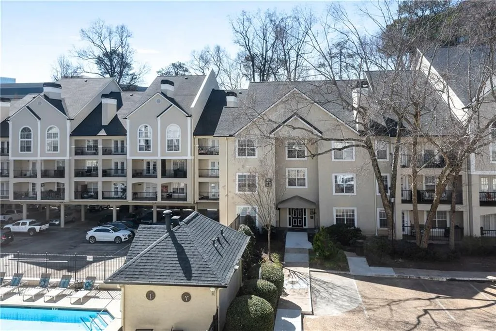 3655 Habersham Road Ne Unit 244b, Atlanta, Georgia 30305, 1 Bedroom Bedrooms, ,1 BathroomBathrooms,Residential,For Sale,3655 Habersham Road Ne Unit 244b,7574741