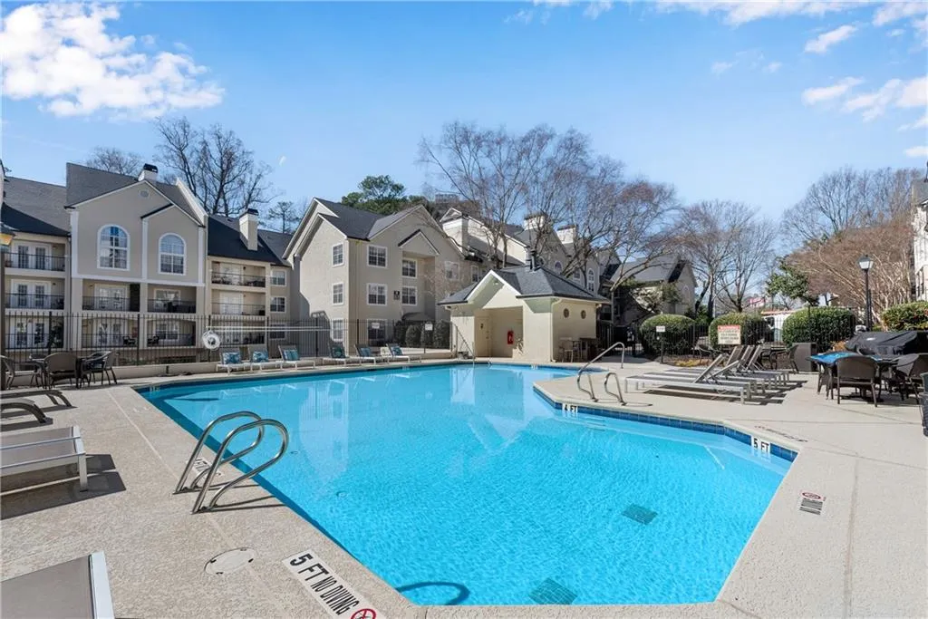 3655 Habersham Road Ne Unit 244b, Atlanta, Georgia 30305, 1 Bedroom Bedrooms, ,1 BathroomBathrooms,Residential,For Sale,3655 Habersham Road Ne Unit 244b,7574741