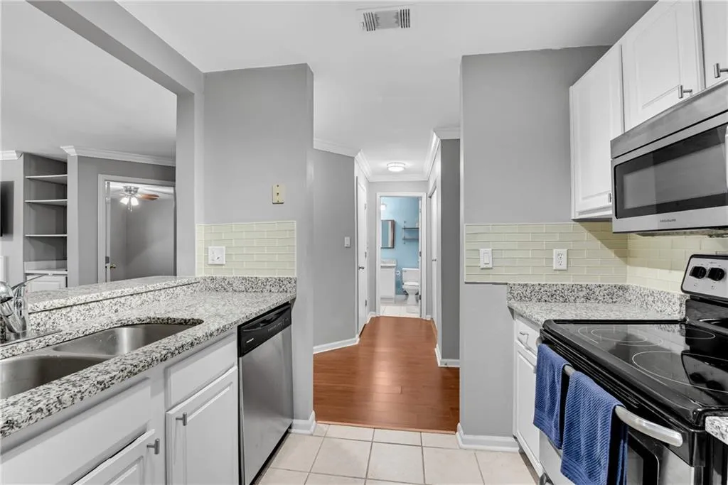 3655 Habersham Road Ne Unit 244b, Atlanta, Georgia 30305, 1 Bedroom Bedrooms, ,1 BathroomBathrooms,Residential,For Sale,3655 Habersham Road Ne Unit 244b,7574741