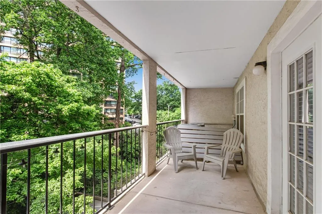 3655 Habersham Road Ne Unit 244b, Atlanta, Georgia 30305, 1 Bedroom Bedrooms, ,1 BathroomBathrooms,Residential,For Sale,3655 Habersham Road Ne Unit 244b,7574741