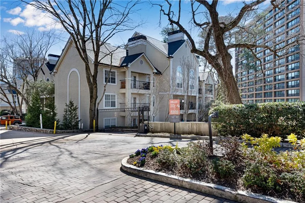3655 Habersham Road Ne Unit 244b, Atlanta, Georgia 30305, 1 Bedroom Bedrooms, ,1 BathroomBathrooms,Residential,For Sale,3655 Habersham Road Ne Unit 244b,7574741