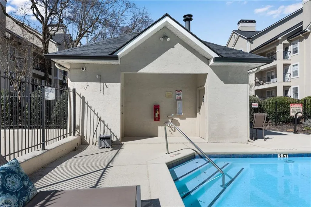 3655 Habersham Road Ne Unit 244b, Atlanta, Georgia 30305, 1 Bedroom Bedrooms, ,1 BathroomBathrooms,Residential,For Sale,3655 Habersham Road Ne Unit 244b,7574741