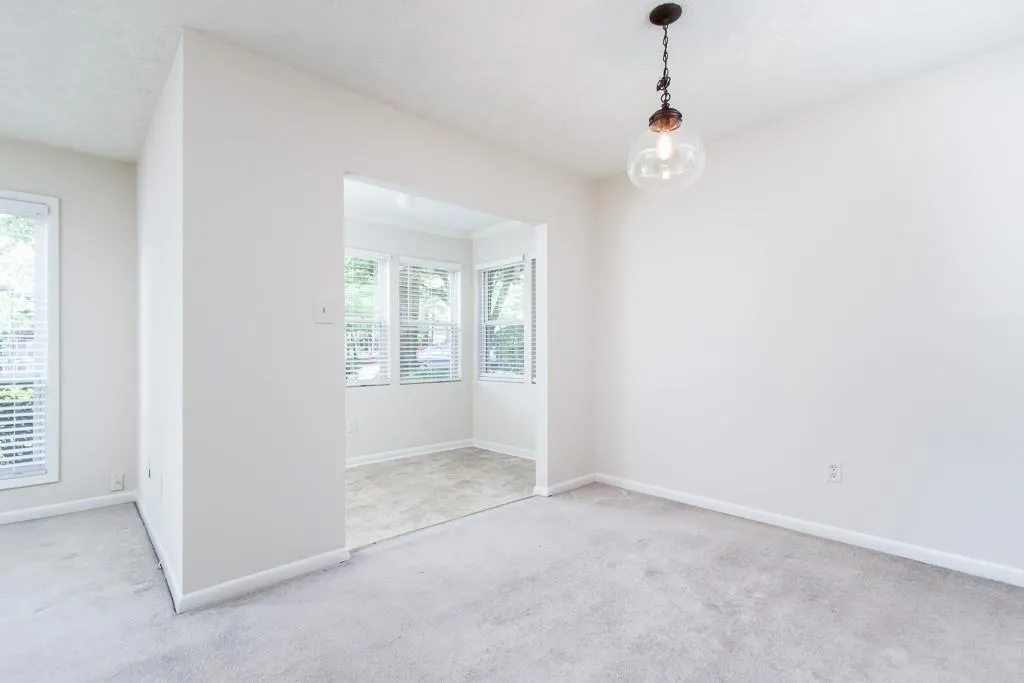 5155 Roswell Road Unit 3, Sandy Springs, Georgia 30342, 1 Bedroom Bedrooms, ,1 BathroomBathrooms,Residential,Sold,5155 Roswell Road Unit 3,6009868