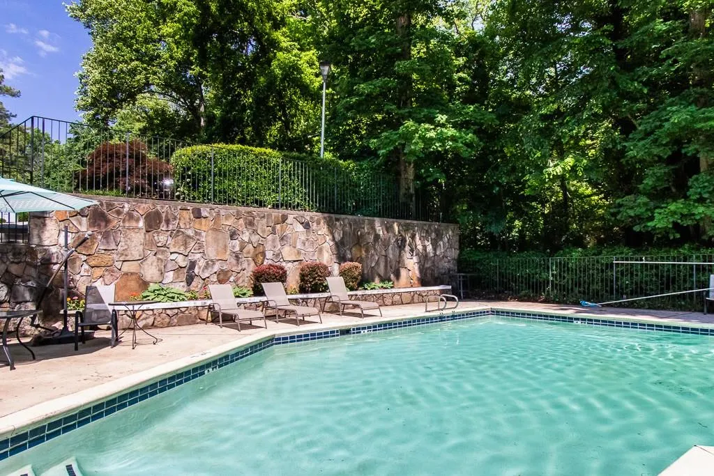 5155 Roswell Road Unit 3, Sandy Springs, Georgia 30342, 1 Bedroom Bedrooms, ,1 BathroomBathrooms,Residential,Sold,5155 Roswell Road Unit 3,6009868