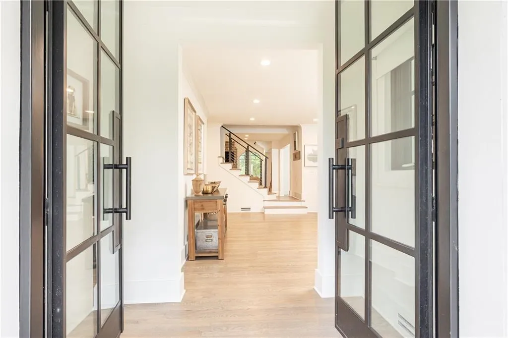 660 Old Ivy Road Ne, Atlanta, Georgia 30342, 4 Bedrooms Bedrooms, ,3 BathroomsBathrooms,Residential,For Sale,660 Old Ivy Road Ne,7659174