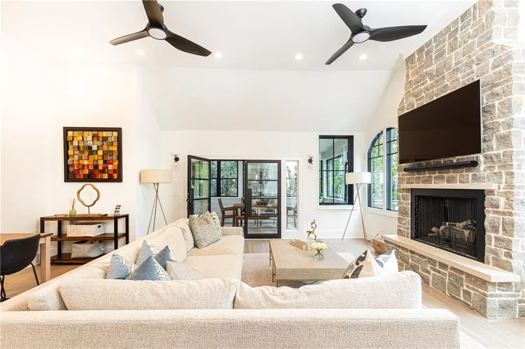 660 Old Ivy Road Ne, Atlanta, Georgia 30342, 4 Bedrooms Bedrooms, ,3 BathroomsBathrooms,Residential,For Sale,660 Old Ivy Road Ne,7659174
