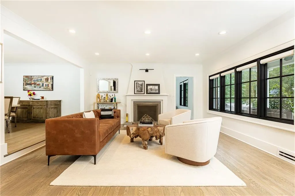 660 Old Ivy Road Ne, Atlanta, Georgia 30342, 4 Bedrooms Bedrooms, ,3 BathroomsBathrooms,Residential,For Sale,660 Old Ivy Road Ne,7659174