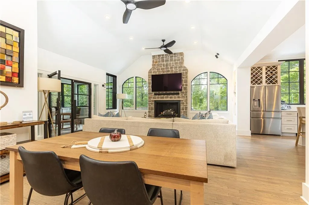 660 Old Ivy Road Ne, Atlanta, Georgia 30342, 4 Bedrooms Bedrooms, ,3 BathroomsBathrooms,Residential,For Sale,660 Old Ivy Road Ne,7659174