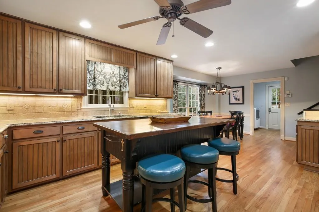 7000 Wycombe Road, Sandy Springs, Georgia 30328, 5 Bedrooms Bedrooms, ,3 BathroomsBathrooms,Residential,Sold,7000 Wycombe Road,6101516