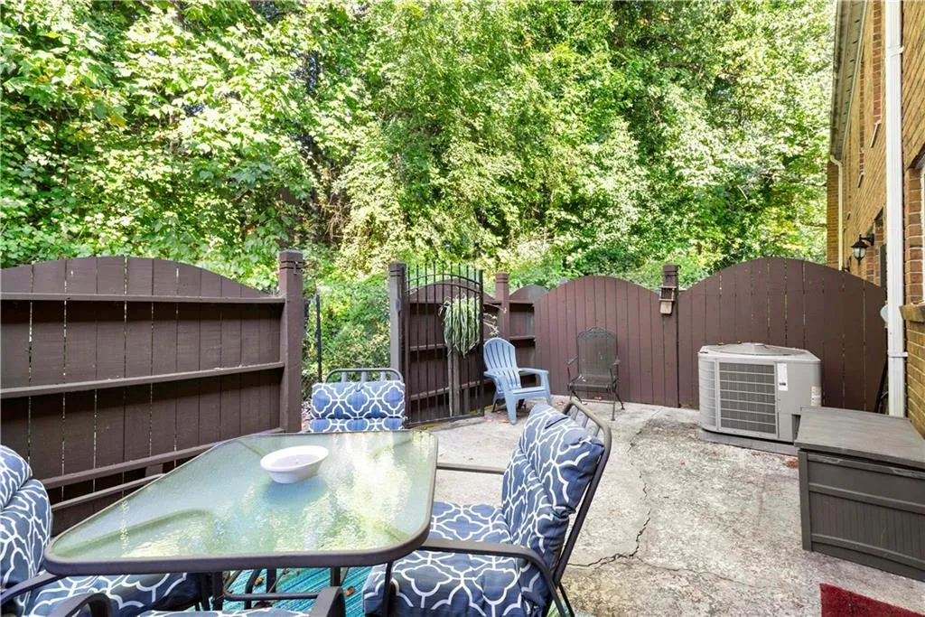 255 Winding River Drive Unit H, Sandy Springs, Georgia 30350, 2 Bedrooms Bedrooms, ,1 BathroomBathrooms,Residential,Sold,255 Winding River Drive Unit H,7116056