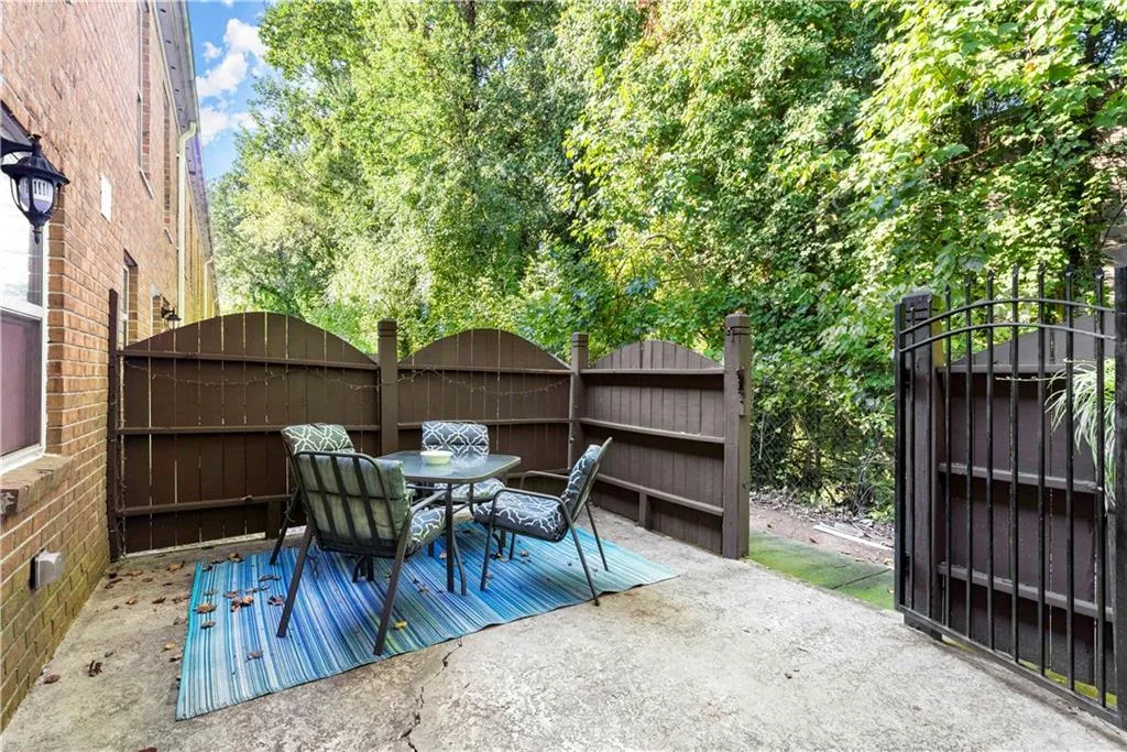 255 Winding River Drive Unit H, Sandy Springs, Georgia 30350, 2 Bedrooms Bedrooms, ,1 BathroomBathrooms,Residential,Sold,255 Winding River Drive Unit H,7116056