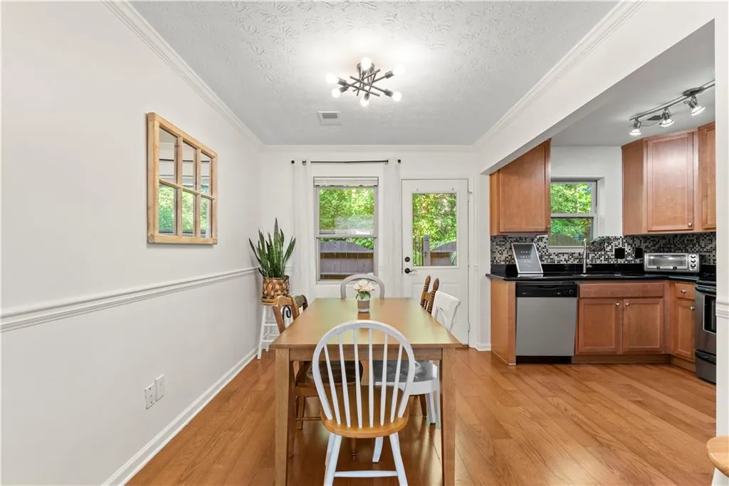 255 Winding River Drive Unit H, Sandy Springs, Georgia 30350, 2 Bedrooms Bedrooms, ,1 BathroomBathrooms,Residential,Sold,255 Winding River Drive Unit H,7116056