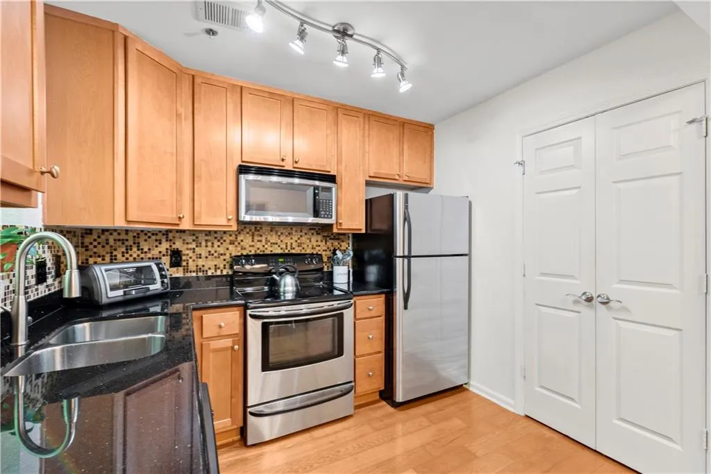 255 Winding River Drive Unit H, Sandy Springs, Georgia 30350, 2 Bedrooms Bedrooms, ,1 BathroomBathrooms,Residential,Sold,255 Winding River Drive Unit H,7116056