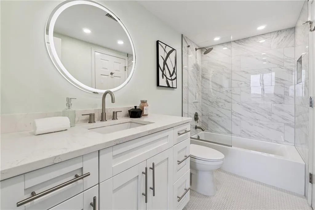 3481 Lakeside Drive Ne Unit 2302, Atlanta, Georgia 30326, 2 Bedrooms Bedrooms, ,2 BathroomsBathrooms,Residential,For Sale,3481 Lakeside Drive Ne Unit 2302,7623362