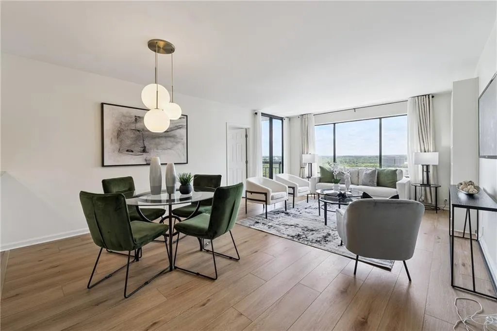 3481 Lakeside Drive Ne Unit 2302, Atlanta, Georgia 30326, 2 Bedrooms Bedrooms, ,2 BathroomsBathrooms,Residential,For Sale,3481 Lakeside Drive Ne Unit 2302,7623362