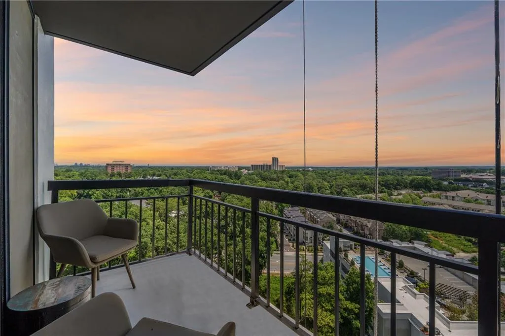 3481 Lakeside Drive Ne Unit 2302, Atlanta, Georgia 30326, 2 Bedrooms Bedrooms, ,2 BathroomsBathrooms,Residential,For Sale,3481 Lakeside Drive Ne Unit 2302,7623362