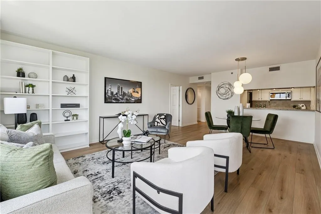 3481 Lakeside Drive Ne Unit 2302, Atlanta, Georgia 30326, 2 Bedrooms Bedrooms, ,2 BathroomsBathrooms,Residential,For Sale,3481 Lakeside Drive Ne Unit 2302,7623362