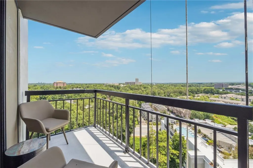 3481 Lakeside Drive Ne Unit 2302, Atlanta, Georgia 30326, 2 Bedrooms Bedrooms, ,2 BathroomsBathrooms,Residential,For Sale,3481 Lakeside Drive Ne Unit 2302,7623362