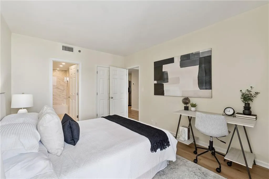 3481 Lakeside Drive Ne Unit 2302, Atlanta, Georgia 30326, 2 Bedrooms Bedrooms, ,2 BathroomsBathrooms,Residential,For Sale,3481 Lakeside Drive Ne Unit 2302,7623362