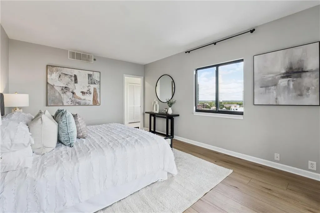 3481 Lakeside Drive Ne Unit 2302, Atlanta, Georgia 30326, 2 Bedrooms Bedrooms, ,2 BathroomsBathrooms,Residential,For Sale,3481 Lakeside Drive Ne Unit 2302,7623362