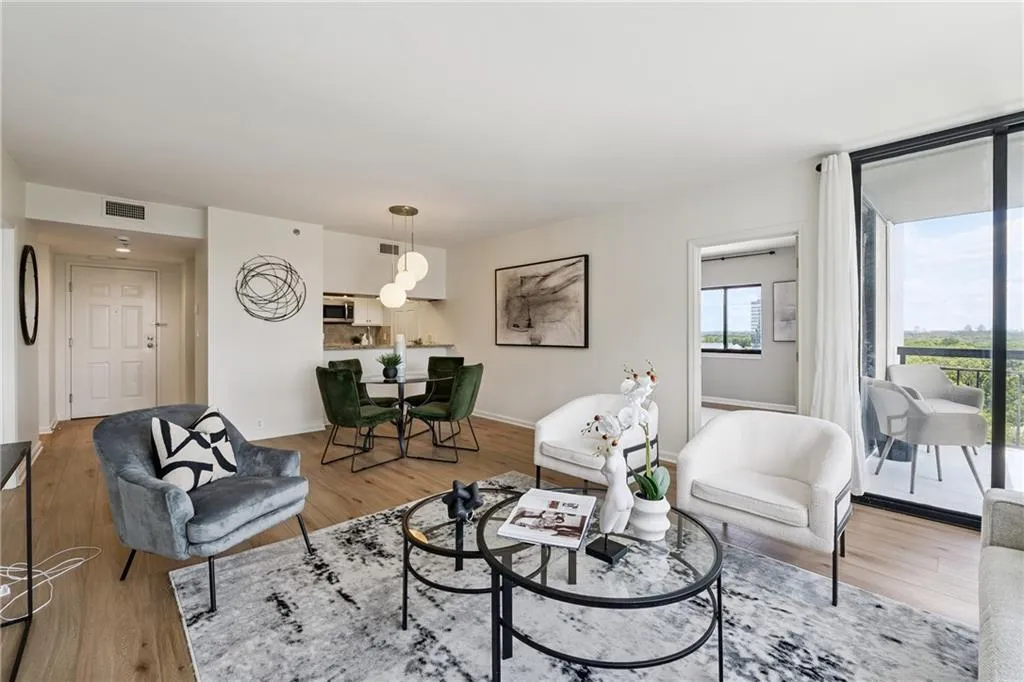 3481 Lakeside Drive Ne Unit 2302, Atlanta, Georgia 30326, 2 Bedrooms Bedrooms, ,2 BathroomsBathrooms,Residential,For Sale,3481 Lakeside Drive Ne Unit 2302,7623362