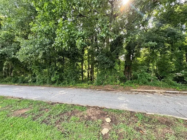 Front of property w/view of frontage road