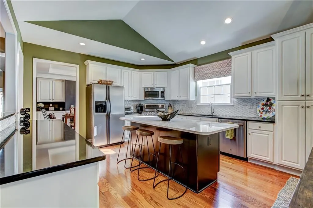 940 Lancaster Way, Sandy Springs, Georgia 30328, 4 Bedrooms Bedrooms, ,3 BathroomsBathrooms,Residential,Sold,940 Lancaster Way,5917601