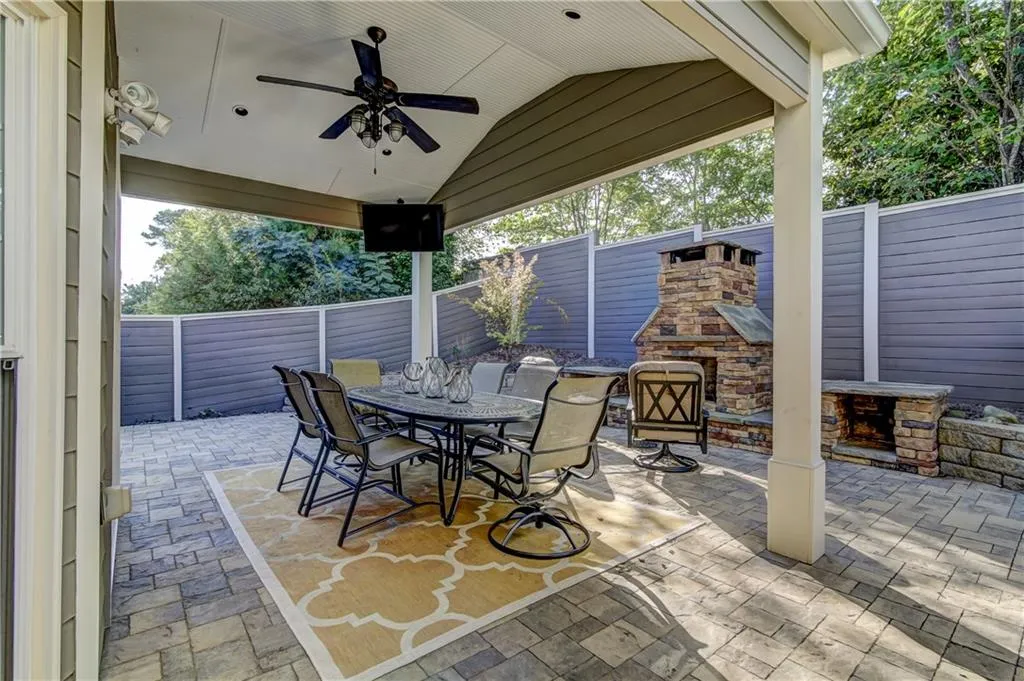 940 Lancaster Way, Sandy Springs, Georgia 30328, 4 Bedrooms Bedrooms, ,3 BathroomsBathrooms,Residential,Sold,940 Lancaster Way,5917601