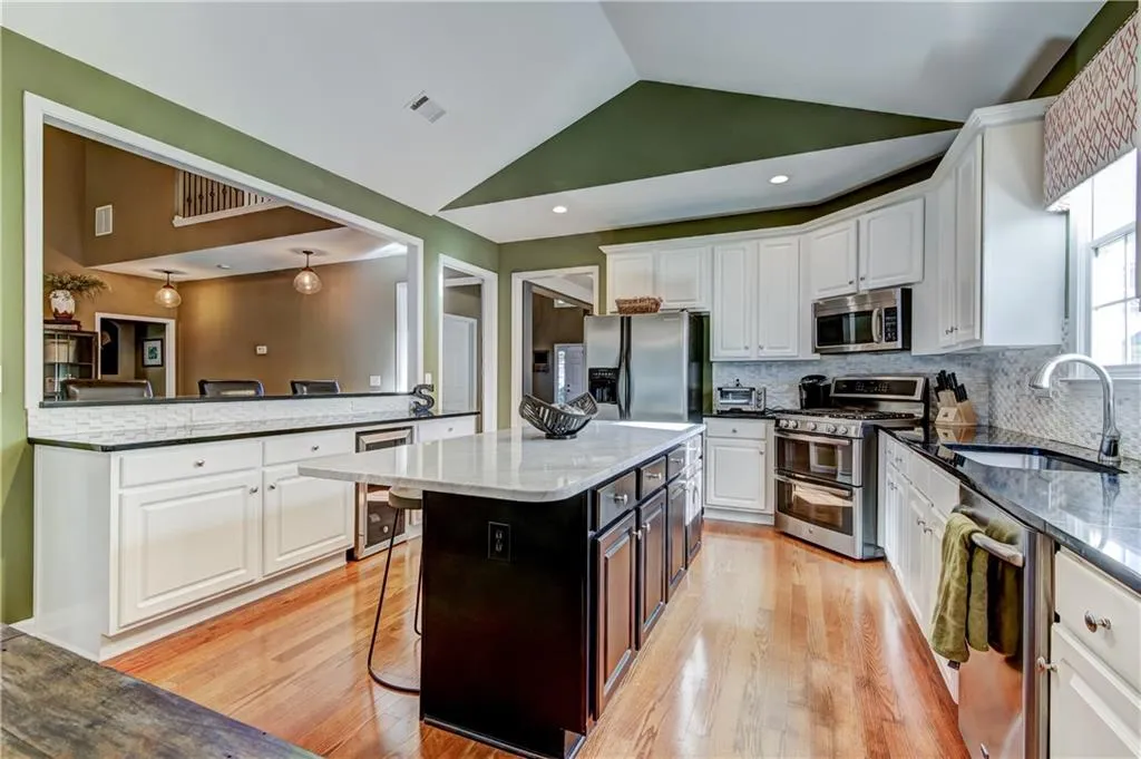 940 Lancaster Way, Sandy Springs, Georgia 30328, 4 Bedrooms Bedrooms, ,3 BathroomsBathrooms,Residential,Sold,940 Lancaster Way,5917601