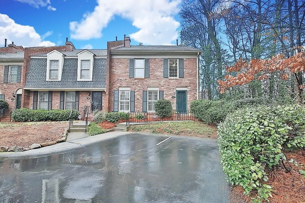 283 The South Chace, Atlanta, Georgia 30328, 3 Bedrooms Bedrooms, ,2 BathroomsBathrooms,Residential,Sold,283 The South Chace,6115819