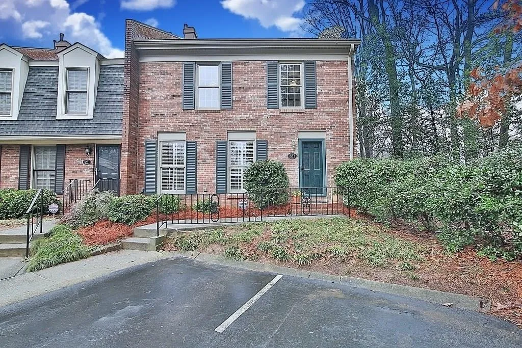 283 The South Chace, Atlanta, Georgia 30328, 3 Bedrooms Bedrooms, ,2 BathroomsBathrooms,Residential,Sold,283 The South Chace,6115819