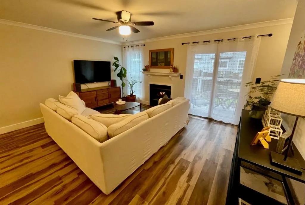 633 Granville Court, Sandy Springs, Georgia 30328, 2 Bedrooms Bedrooms, ,2 BathroomsBathrooms,Residential,Sold,633 Granville Court,6993898