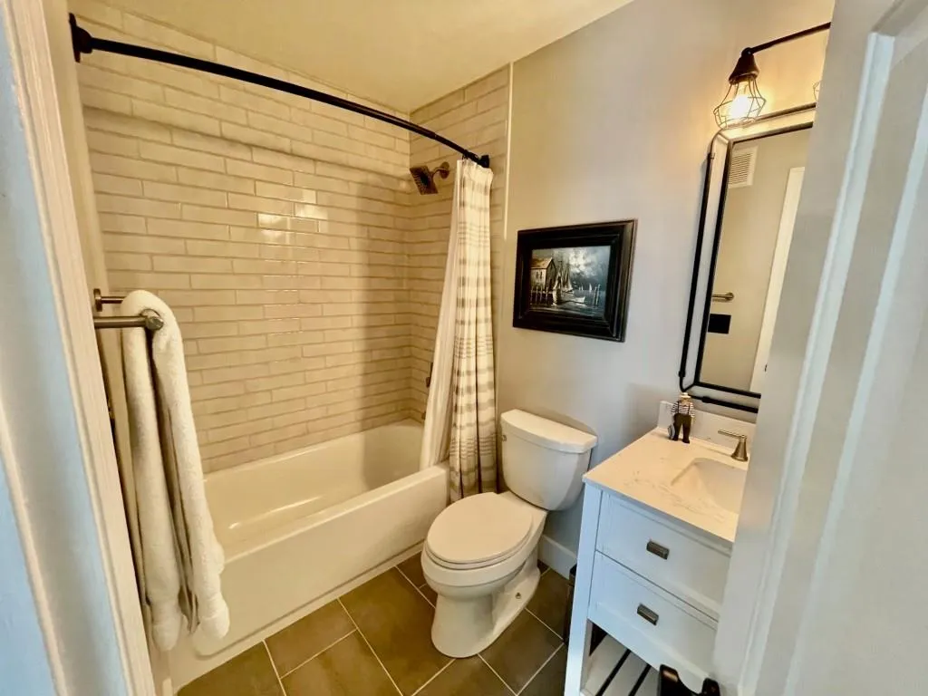 633 Granville Court, Sandy Springs, Georgia 30328, 2 Bedrooms Bedrooms, ,2 BathroomsBathrooms,Residential,Sold,633 Granville Court,6993898