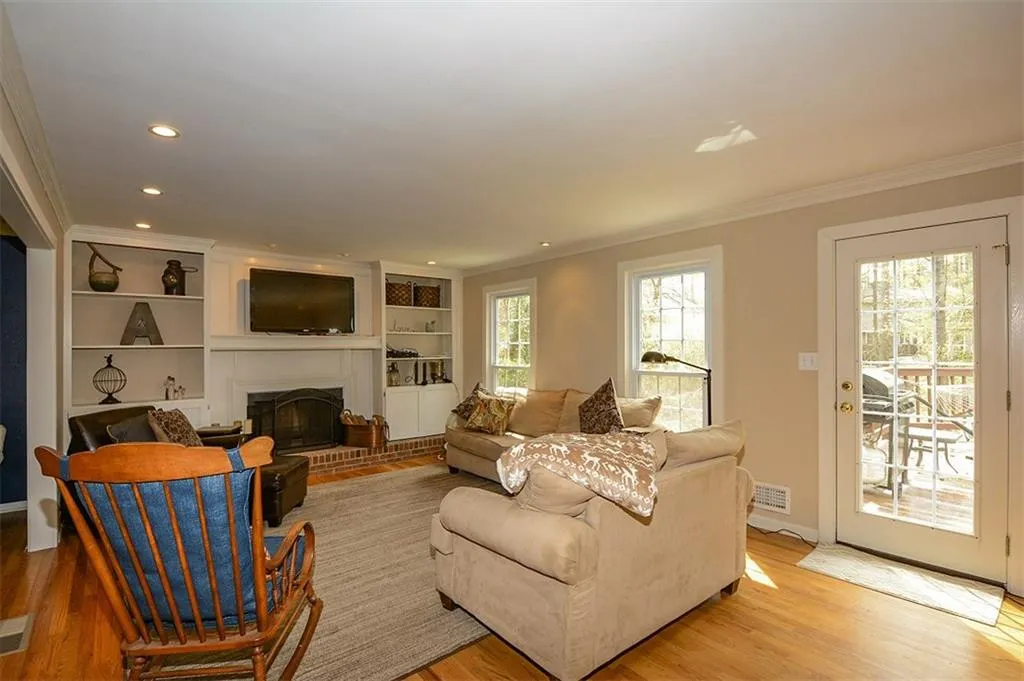 300 Nesbit Lake Court, Atlanta, Georgia 30350, 5 Bedrooms Bedrooms, ,3 BathroomsBathrooms,Residential,Sold,300 Nesbit Lake Court,5722616