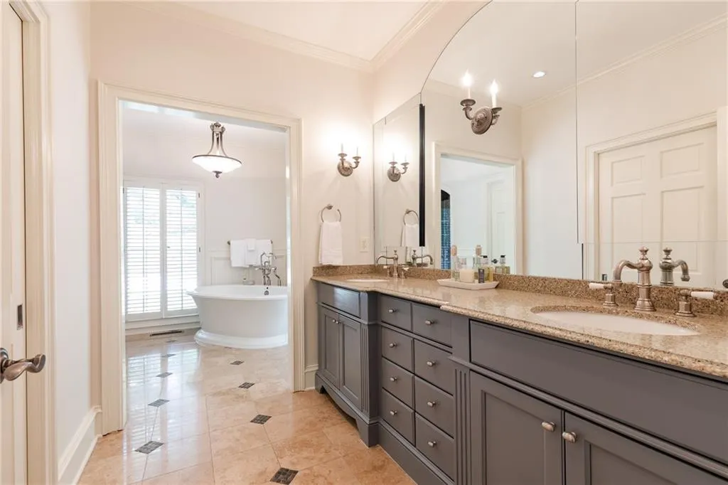 1420 N Harris Ridge, Sandy Springs, Georgia 30327, 5 Bedrooms Bedrooms, ,4 BathroomsBathrooms,Residential,Sold,1420 N Harris Ridge,6545234
