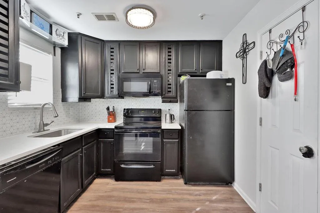 235 Winding River Drive Unit B, Sandy Springs, Georgia 30350, 2 Bedrooms Bedrooms, ,1 BathroomBathrooms,Residential,Sold,235 Winding River Drive Unit B,7156552