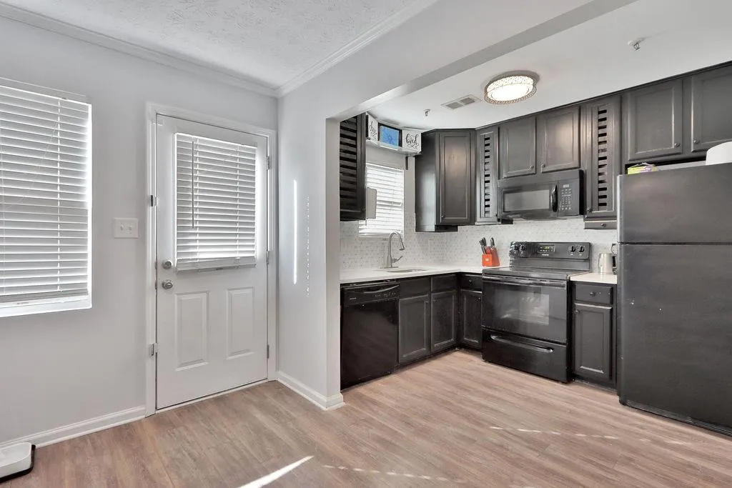 235 Winding River Drive Unit B, Sandy Springs, Georgia 30350, 2 Bedrooms Bedrooms, ,1 BathroomBathrooms,Residential,Sold,235 Winding River Drive Unit B,7156552