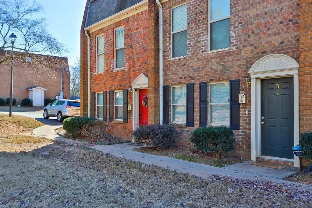 235 Winding River Drive Unit B, Sandy Springs, Georgia 30350, 2 Bedrooms Bedrooms, ,1 BathroomBathrooms,Residential,Sold,235 Winding River Drive Unit B,7156552