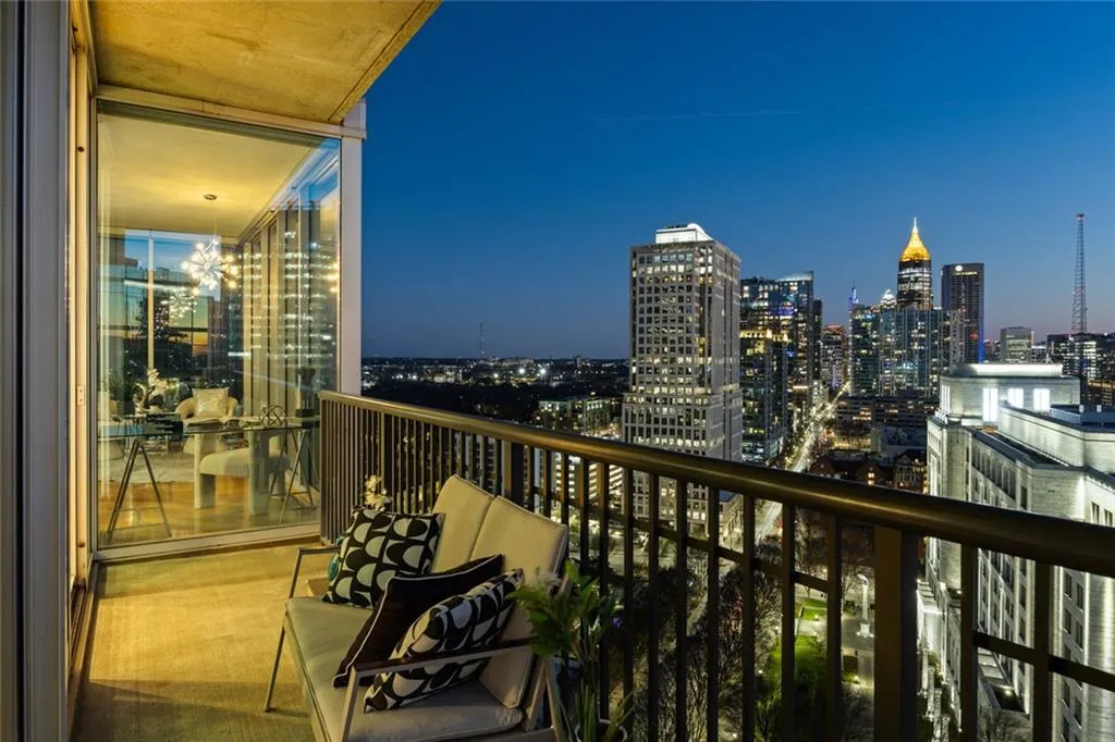 1080 Peachtree Street Ne Unit 2011, Atlanta, Georgia 30309, 2 Bedrooms Bedrooms, ,2 BathroomsBathrooms,Residential,For Sale,1080 Peachtree Street Ne Unit 2011,7538093