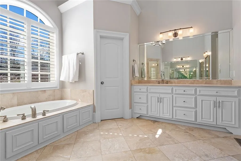 90 Spruell Springs Road, Atlanta, Georgia 30342, 6 Bedrooms Bedrooms, ,6 BathroomsBathrooms,Residential,Sold,90 Spruell Springs Road,7003263