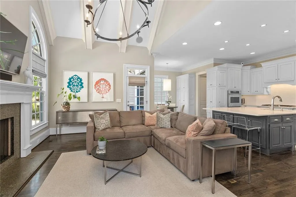 90 Spruell Springs Road, Atlanta, Georgia 30342, 6 Bedrooms Bedrooms, ,6 BathroomsBathrooms,Residential,Sold,90 Spruell Springs Road,7003263