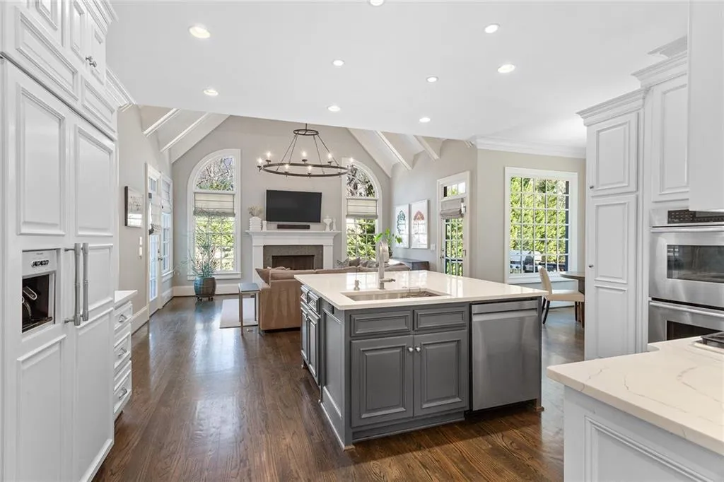 90 Spruell Springs Road, Atlanta, Georgia 30342, 6 Bedrooms Bedrooms, ,6 BathroomsBathrooms,Residential,Sold,90 Spruell Springs Road,7003263