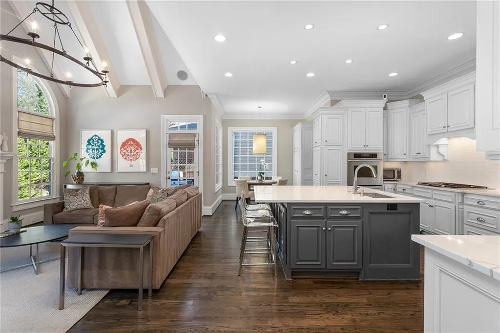 90 Spruell Springs Road, Atlanta, Georgia 30342, 6 Bedrooms Bedrooms, ,6 BathroomsBathrooms,Residential,Sold,90 Spruell Springs Road,7003263