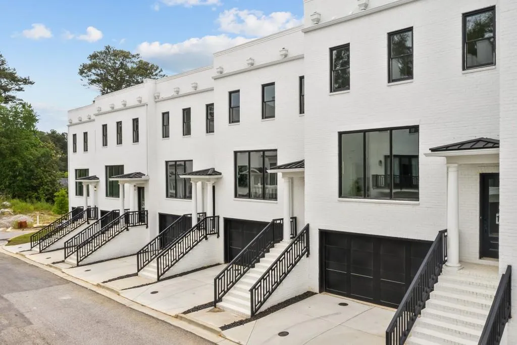 3667 Peachtree Road NE Unit 13, Atlanta, Georgia 30319, 3 Bedrooms Bedrooms, ,3 BathroomsBathrooms,Residential,For Sale,3667 Peachtree Road NE Unit 13,7329874
