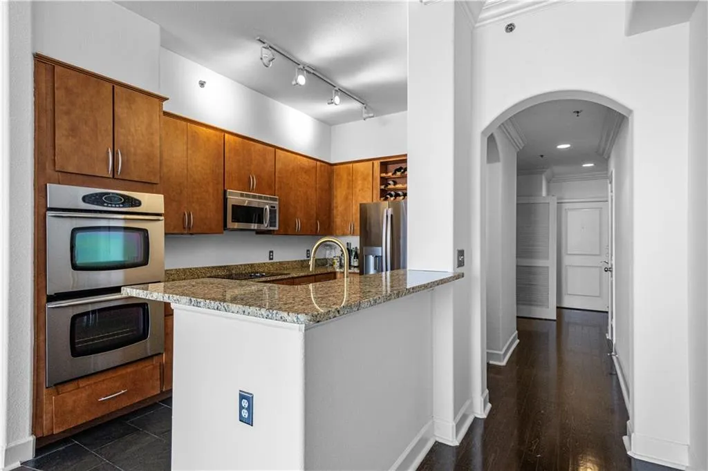 3445 Stratford Road Ne Unit 1101, Atlanta, Georgia 30326, 2 Bedrooms Bedrooms, ,2 BathroomsBathrooms,Residential,For Sale,3445 Stratford Road Ne Unit 1101,7542927